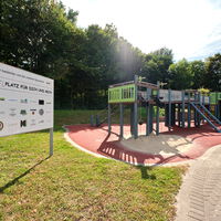"Spielplatz_mit_Tafel.jpg"